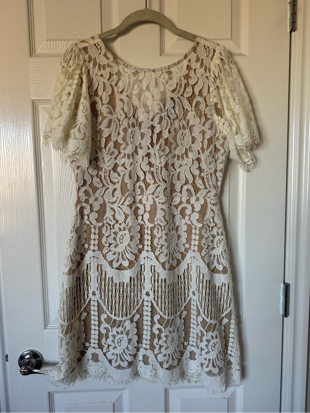 Lulus White Lace Mini Dress with Nude Lining Women’s Large